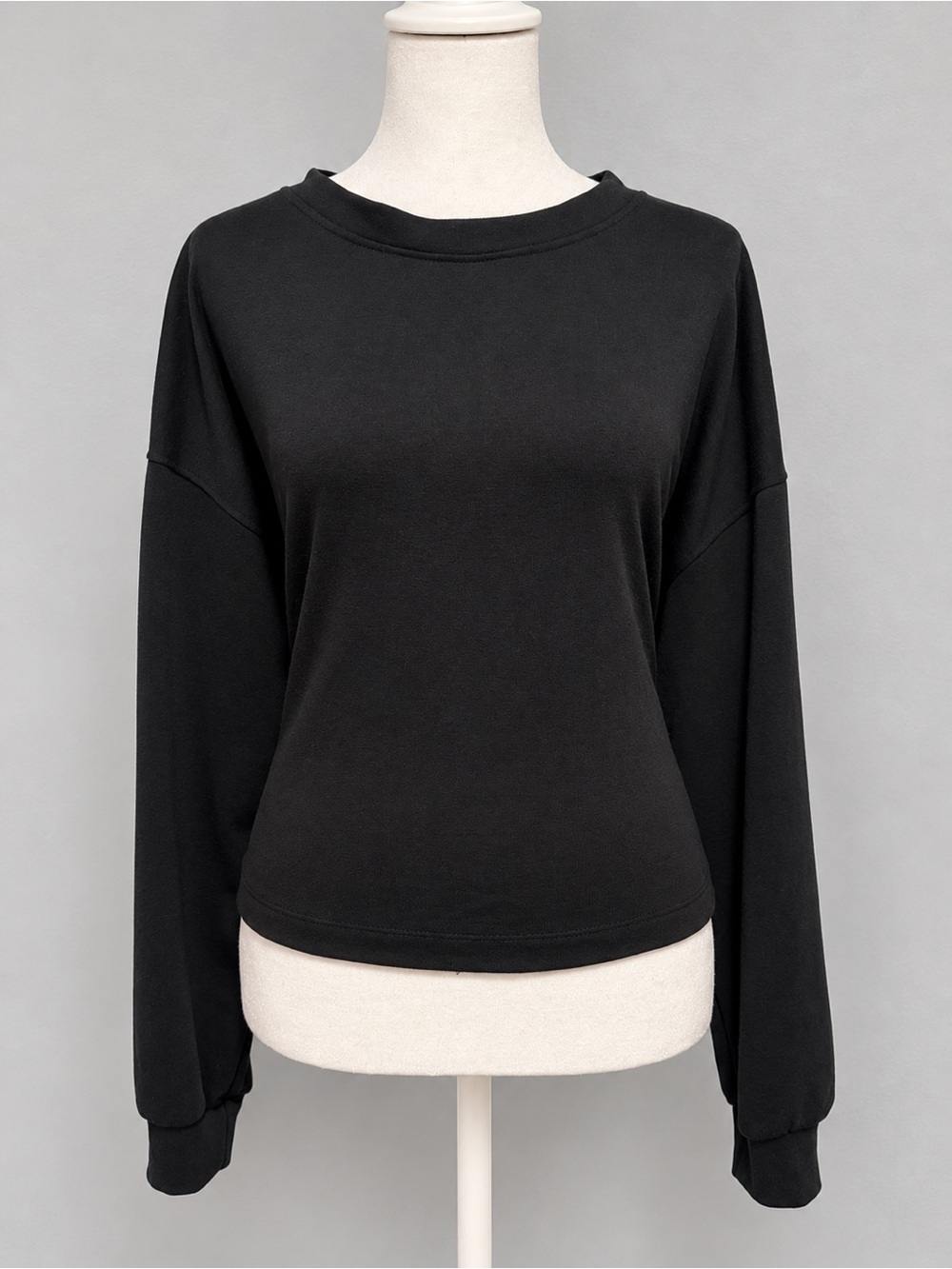 Charlotte Avery Women’s M Black Open Back Tie Wrap Sweatshirt Cropped Pullover